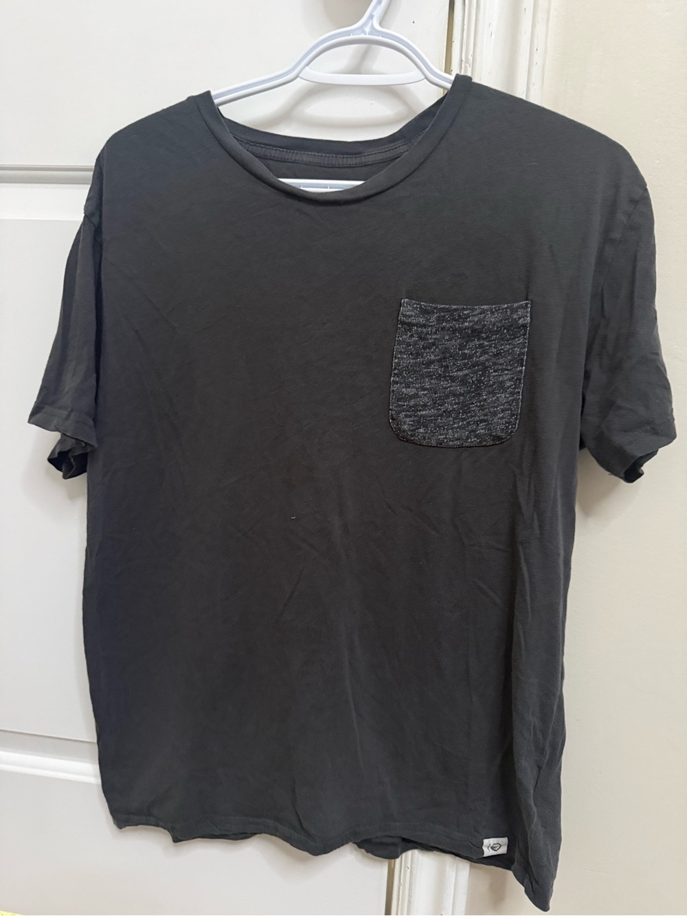 Tentree Men's Short-Sleeve Pocket Tee - Charcoal